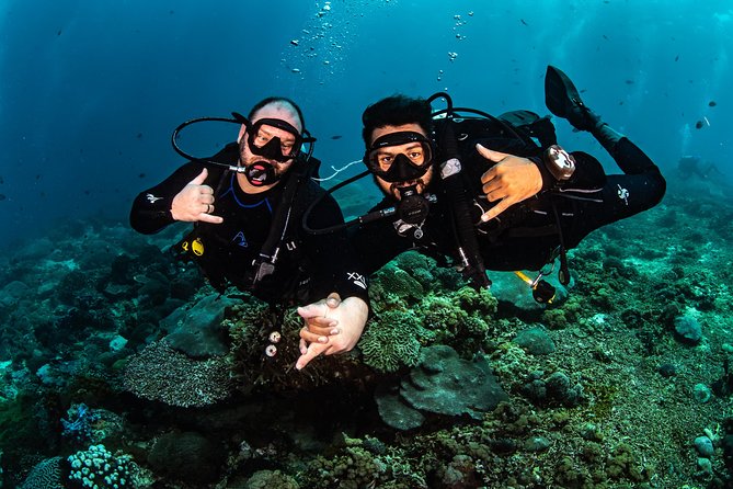 2 Days Discover Scuba Diving in Nusa Lembongan - Scuba Initiation - Resting on the boat before Crystal Bay