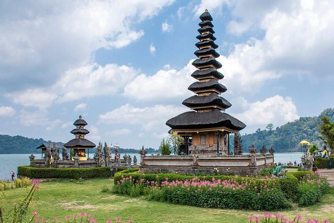 All Inclusive Sekumpul Waterfall Trekking , Handara Gate & Temple - Ulun Danu Beratan and Lake Bratan