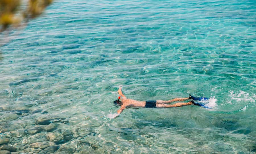 Amed: Snorkeling Trip to the Japanese Shipwreck - Boarding the boat at Lipah Beach