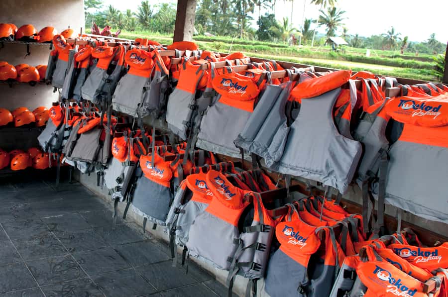 Ayung River: All-Inclusive Tubing Adventure with Lunch - Rapids, rocks and rainy-season conditions