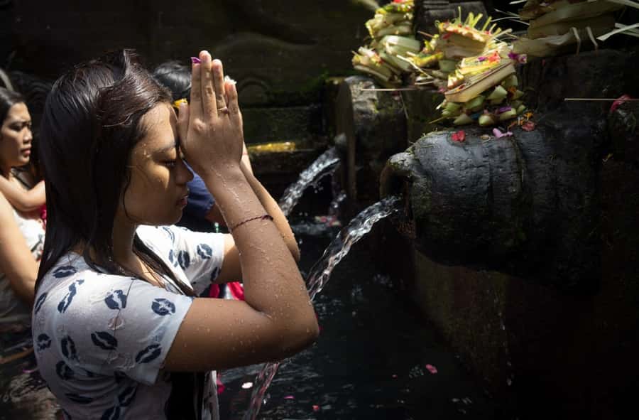 Bali: 6-Hour UNESCO Sites Cultural Walking Tour - Walking to Gunung Kawi Through the Valley