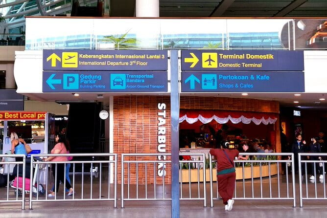 Bali Airport from or to Seminyak/Canggu/Sanur/NusaDua/Uluwatu - The small comfort of bottled water