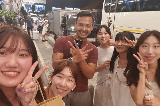 Bali Airport from or to Seminyak/Canggu/Sanur/NusaDua/Uluwatu - Meeting your driver after landing
