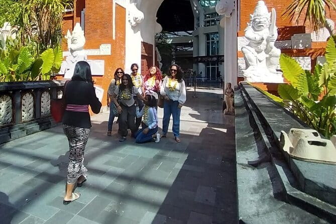 Bali airport transfer check in or check out Ubud area - Arriving at a hotel, villa, or guest house