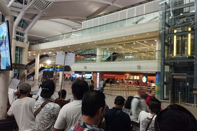 Bali Airport Transfer Service in Private - Finding your driver at Bali airport