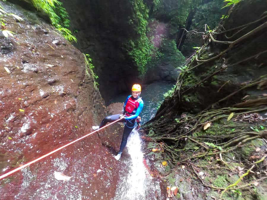 Bali: Aling Canyon Canyoning Tour - Lunch, showers, and your photos