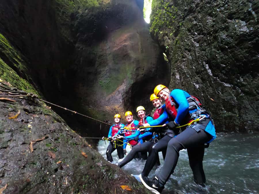 Bali: Aling Canyon Canyoning Tour - Breakfast, fitting gear, and learning the basics