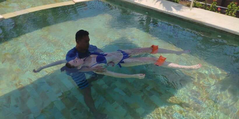 Bali: Aqua Healing Lovina Unique Body Experience - The first minutes in 33 to 35ºC water