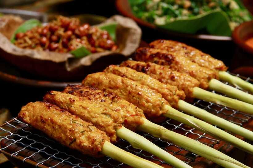 Bali: Authentic Culinary Street Food Experience Tour - Gianyar Night Market after sunset
