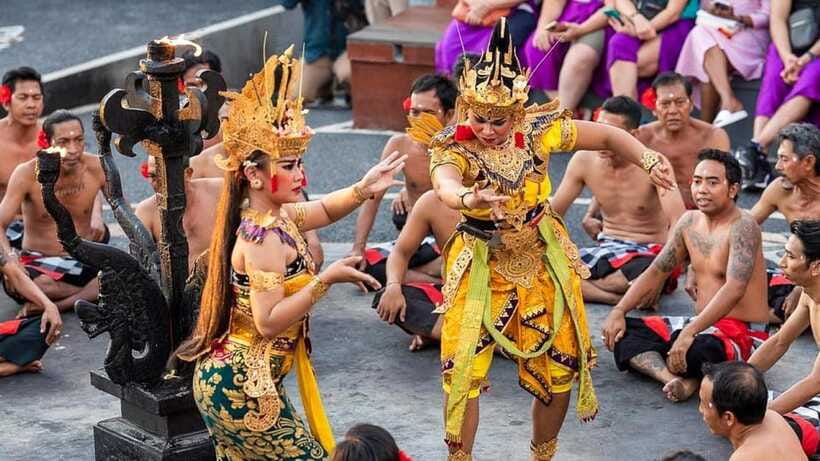 Bali: Beaches, Uluwatu Temple Sunset & Fire Kecak Dance Show - What to pack for the day