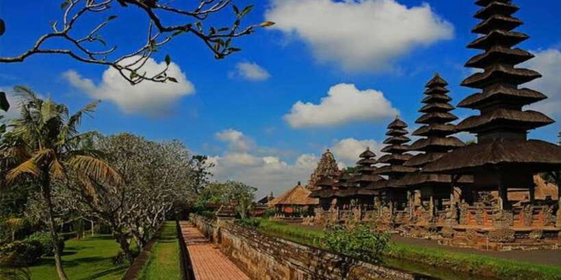 Bali: Bedugul, Jatiluwih, Taman ayun, Tanah lot private tour - Ulun Danu beside Lake Beratan