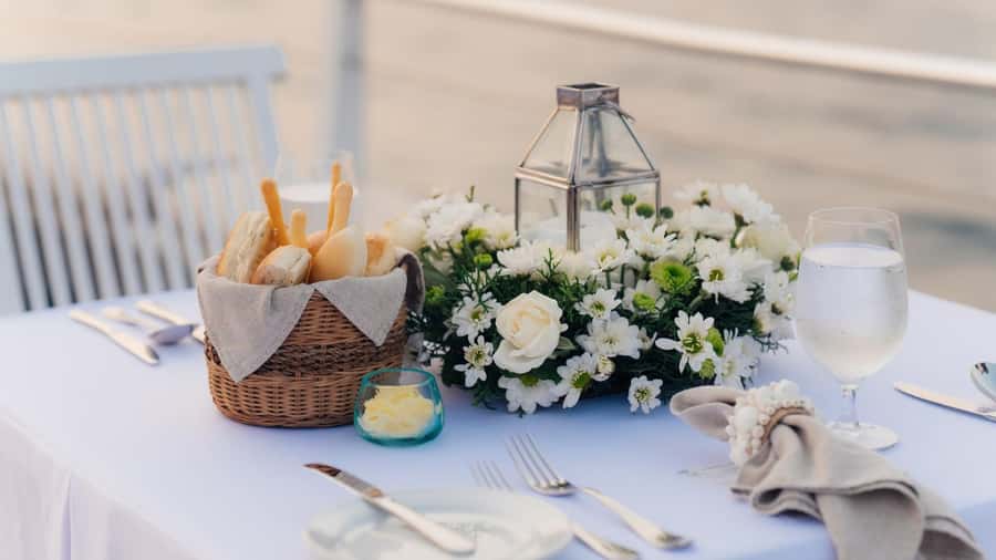 Bali/Benoa: 5-Course Romantic Evening Cruise With Live Music - What the five-course dinner is like
