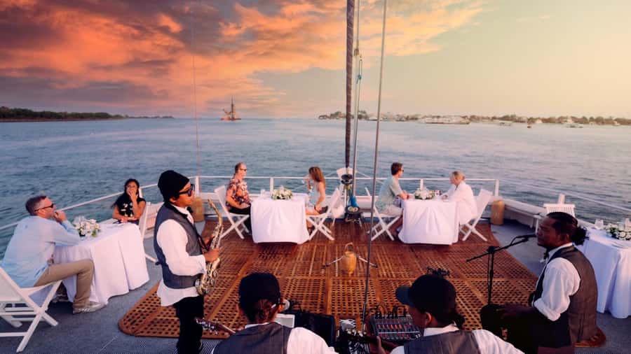 Bali/Benoa: 5-Course Romantic Evening Cruise With Live Music - The best occasions for this evening