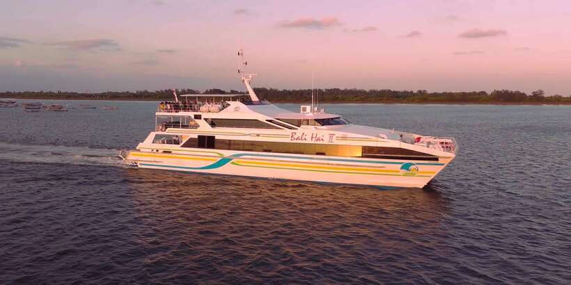 Bali/Benoa: Sunset Dinner Cruise with Show and Live Music - Sunset views across Bali’s southern coast