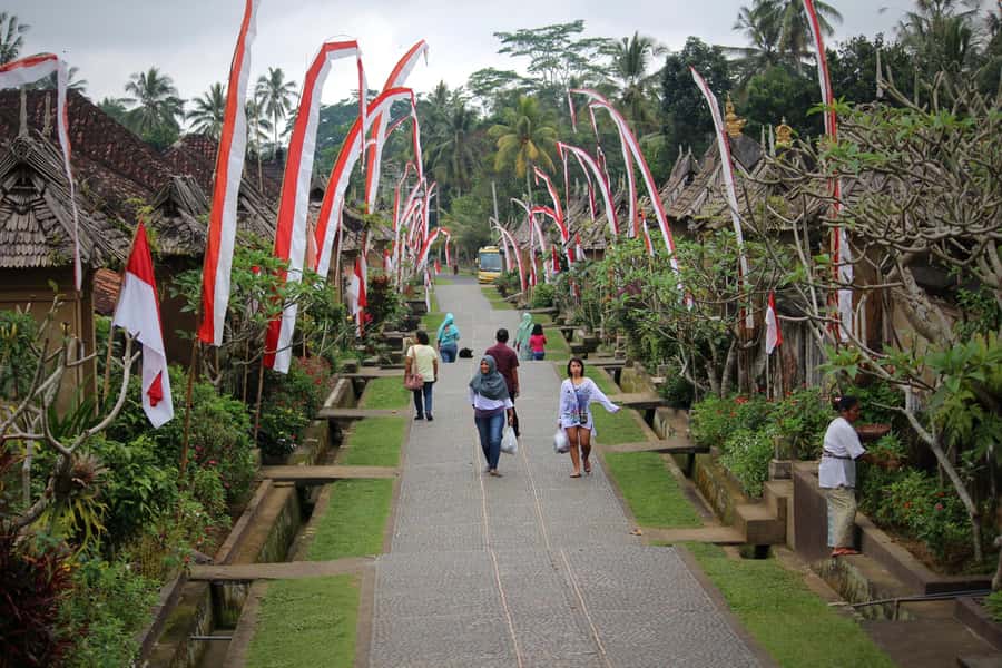 Bali: Besakih Great Temple & Penglipuran Village Day Tour - Besakih Temple, Bali’s spiritual center