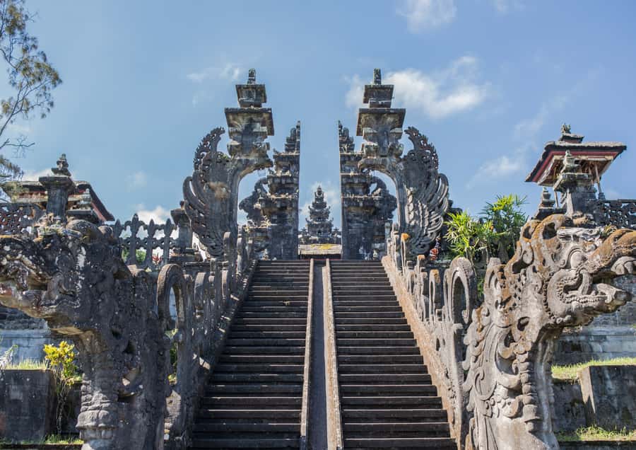 Bali: Besakih Great Temple Tour with Waterfal & Rice Terrace - Cepung Waterfall: a short walk with a wet finish