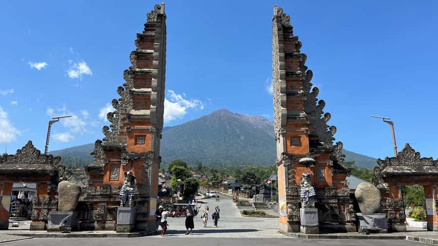 Bali: Besakih temple, Tukad Cepung waterfall, Penglipuran - A strong three-stop look at Bali