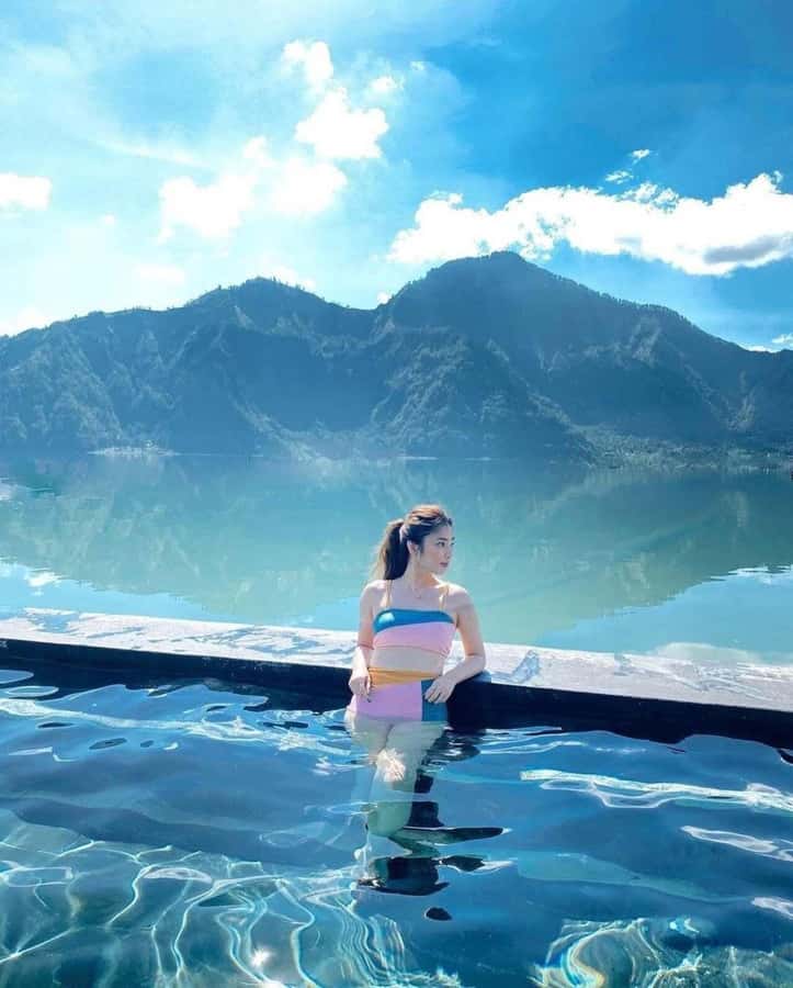 Bali: Caldera Sunrise Trek and Natural Hot Spring - Crossing Lake Batur by boat in the dark