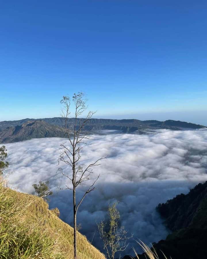 Bali: Caldera Sunrise Trek and Natural Hot Spring - Sunrise over Mount Batur, Mount Abang, and Mount Rinjani