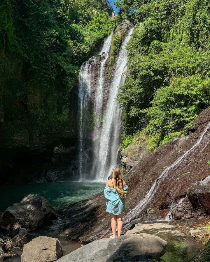 Bali: Cliff Jumping Gitgit Waterfalls & Rice Terrace Tour - Lunch in Singaraja keeps the schedule practical