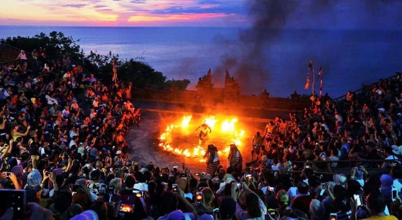 Bali: Customised Uluwatu Tour With Transfer Drop off/Pick up - What the private car and driver add