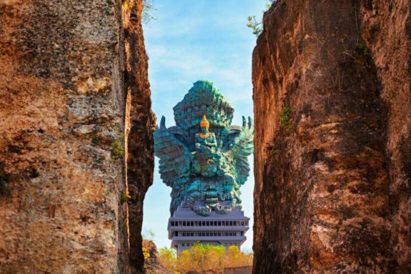 Bali: Customizable Beach Day Tour with Hotel Pickup - Suluban Beach and the rocky route to the water