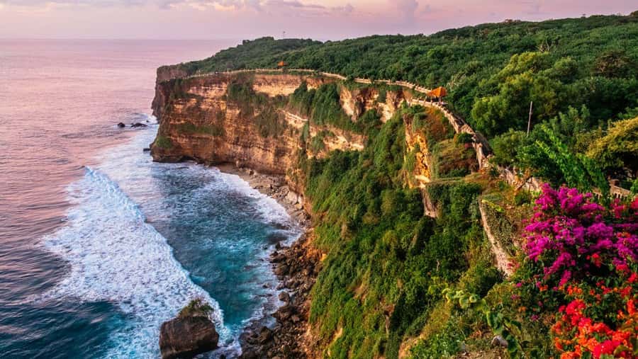 Bali: Customized Uluwatu Tour Including Transfer Hotel - GWK Cultural Park and the giant Vishnu statue