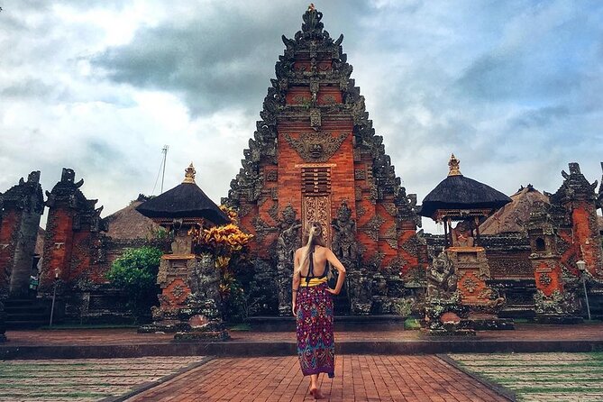 Bali Day Trip to Ubud Highlight Tour and Tanah Lot Temple - Tanah Lot as the coastal finale