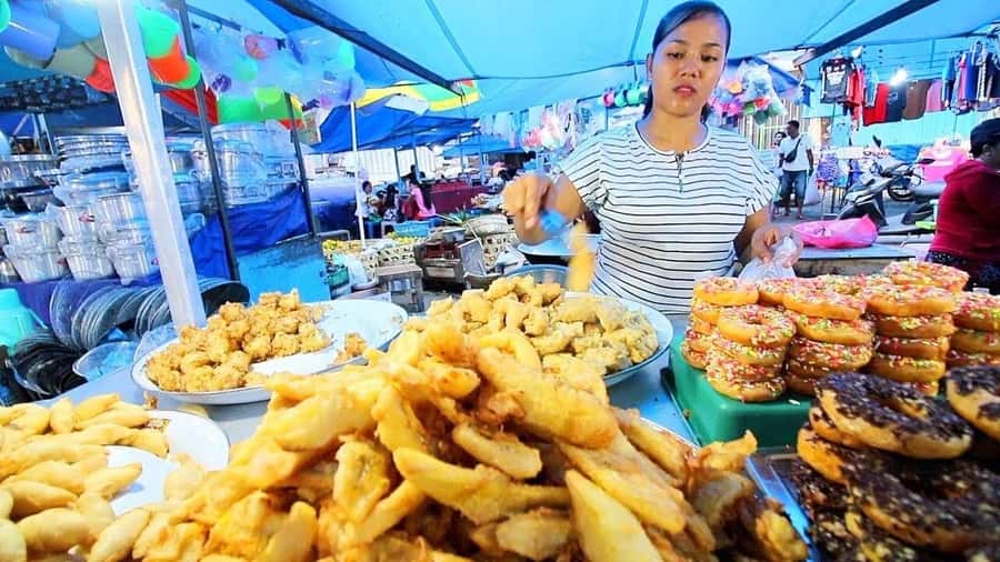 Bali: Denpasar Market Food Tour with 7 Tastings Must-Try - Lawar, babi guling, and the stronger flavors