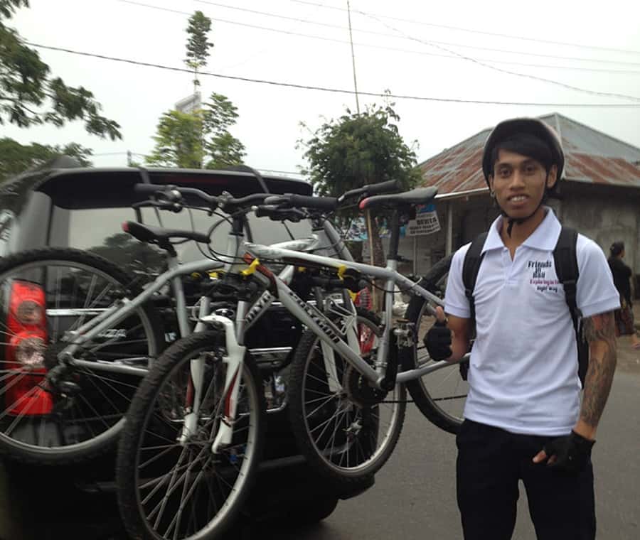 Bali Downhill Cultural Cycling Tour - A school visit with a useful purpose