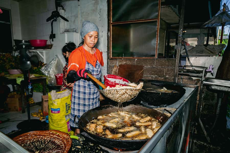 Bali: Food Tour of Denpasar with Over 15 Tastings - Starting with street food and local warungs