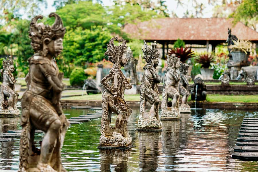 Bali: Full-Day Instagram Highlights Tour - How much photography help should you expect?