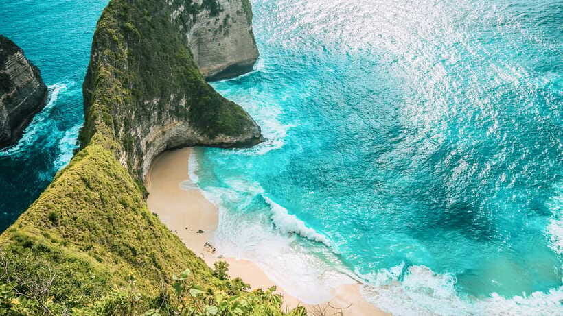 Bali: Full-Day Nusa Penida Highlights Tour with Transfer - Crystal Bay gives the day a slower finish