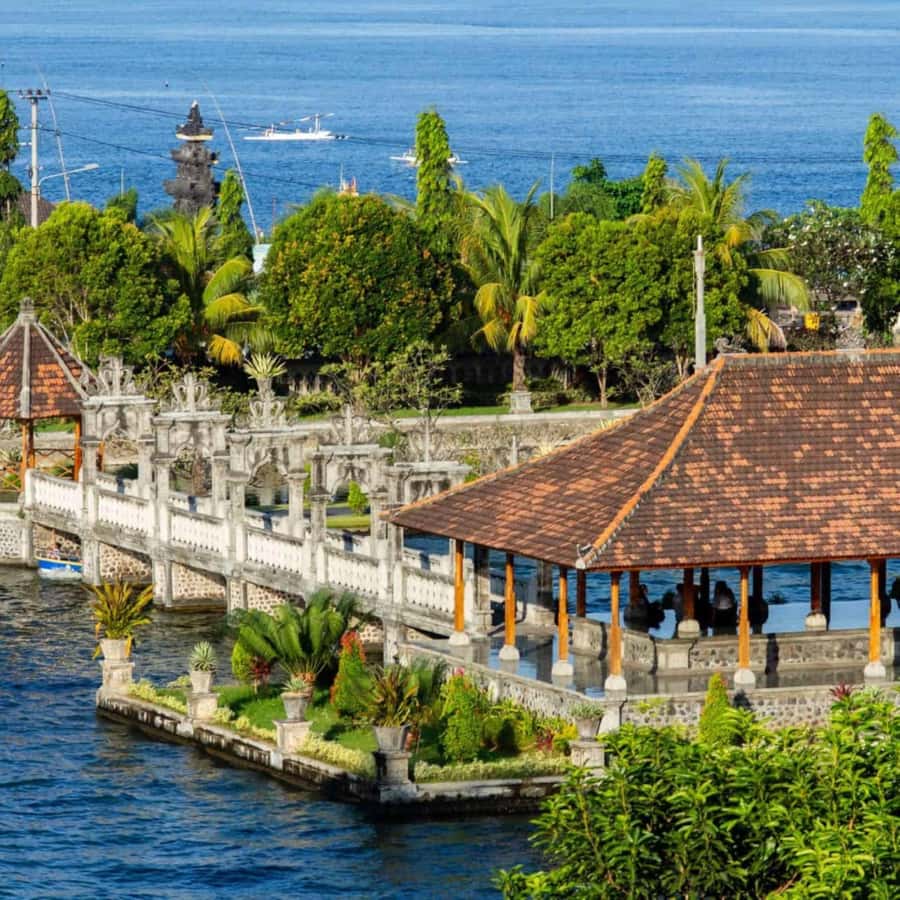 Bali: Gate Of Heaven Tour - Lempuyang Temple - Taman Ujung adds royal scale