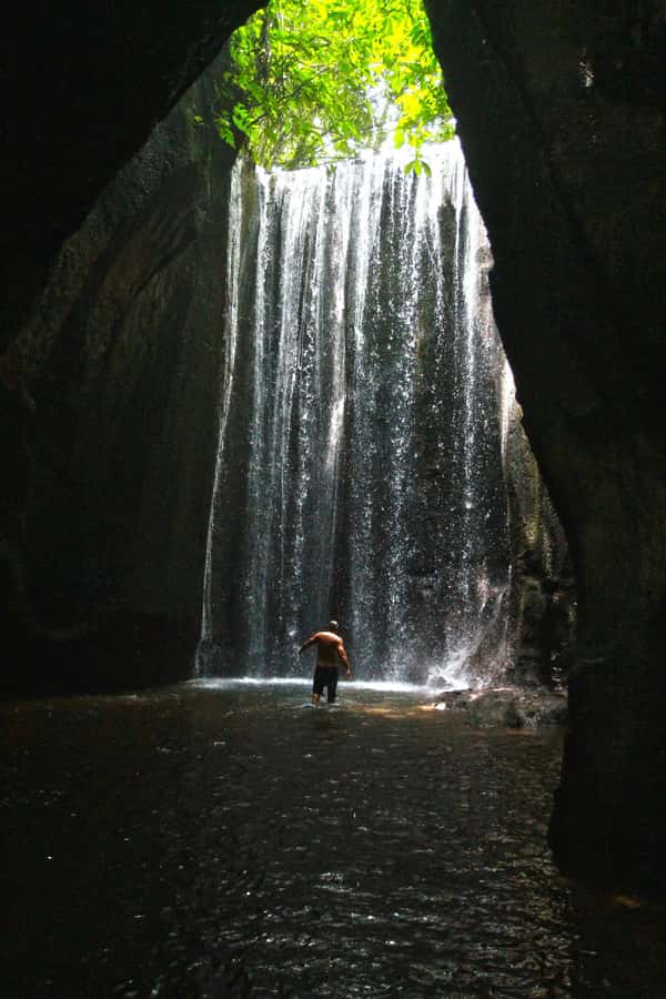 Bali: Gate of Heaven, Waterfall and Ubud All-Inclusive Tour - Guides, vehicles, and the long road day
