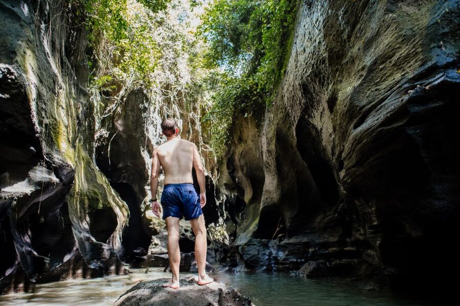 Bali: Hidden Canyon, Waterfall & Temples Small Group Tour - Lunch in a local restaurant