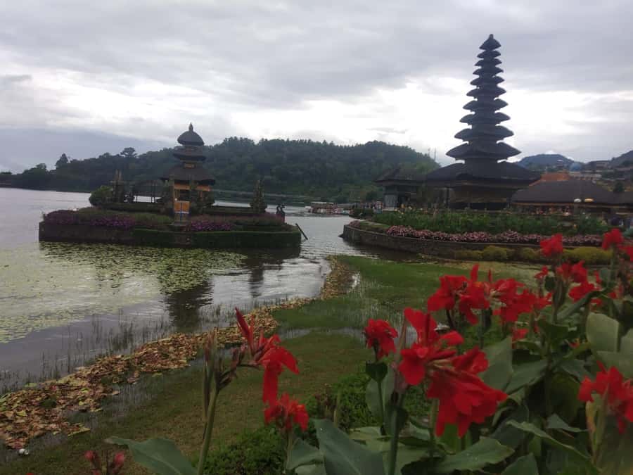 Bali in 1 Day : Iconic temples -UNESCO Sight - All inclusive - Ulun Danu Bratan beside the lake