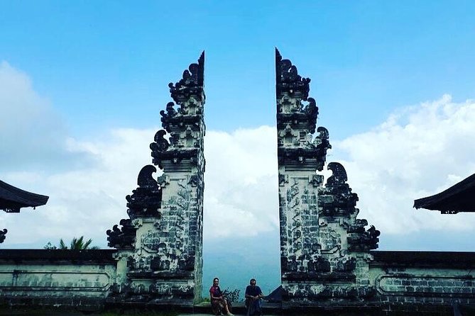 Bali : Instagrams Tour Lempuyang Temple, Tirta Gangga- Tukad Cepung , Tibumana Waterfall - Lempuyang Temple and the Gate of Heaven