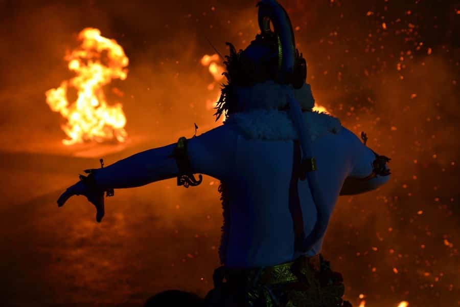 Bali: Kecak Fire Dance Entry Ticket and Uluwatu Temple - What the transfer and guide options add