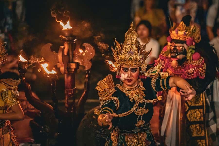 Bali: Kecak Fire Dance Entry Ticket and Uluwatu Temple - Adding Jimbaran Beach dinner