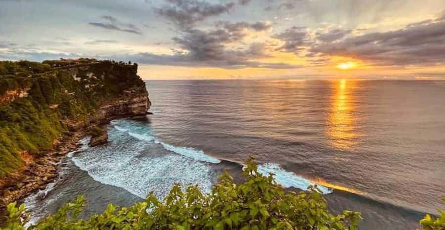 Bali: Kecak Fire Dance Show & Uluwatu Temple Entry Ticket - Why the guide option is worth considering