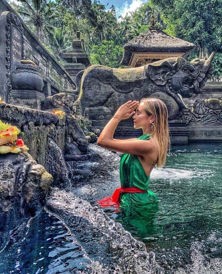 Bali: Kintamani Cafe, Waterfall, Temple and Cretya Ubud Tour - Kintamani Café and the first look at Mount Batur