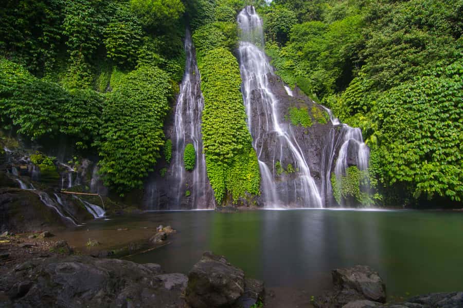 Bali: Lake Bratan, Handara Gate, Waterfall & Swing Tour - Handara Gate, a fast photo stop