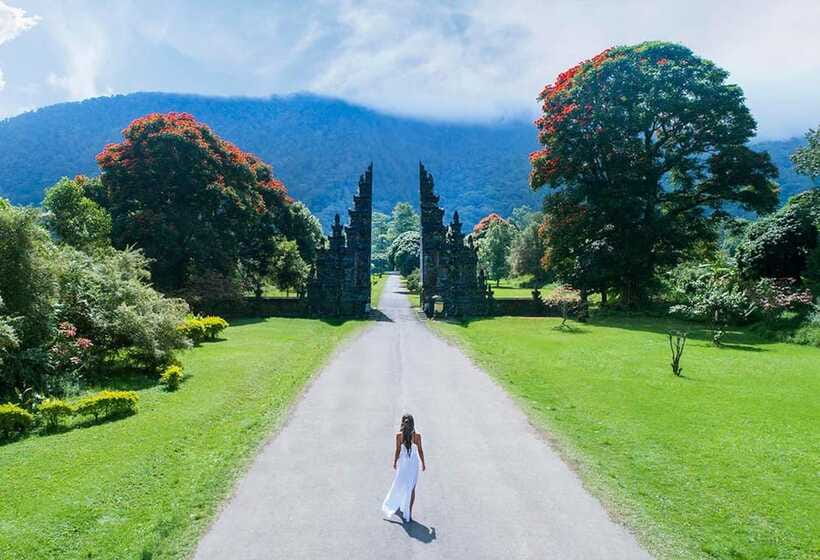 Bali: Lake Bratan, Handara Gate, Waterfall & Swing Tour - Timing, traffic, and the real length of the day