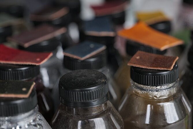 Bali Leather Craft Workshop - 6 hours ( canggu / seminyak) - Preparing, punching, and hand-stitching