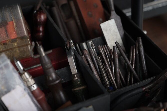 Bali Leather Craft Workshop - 6 hours ( canggu / seminyak) - Polishing edges and adding the final details