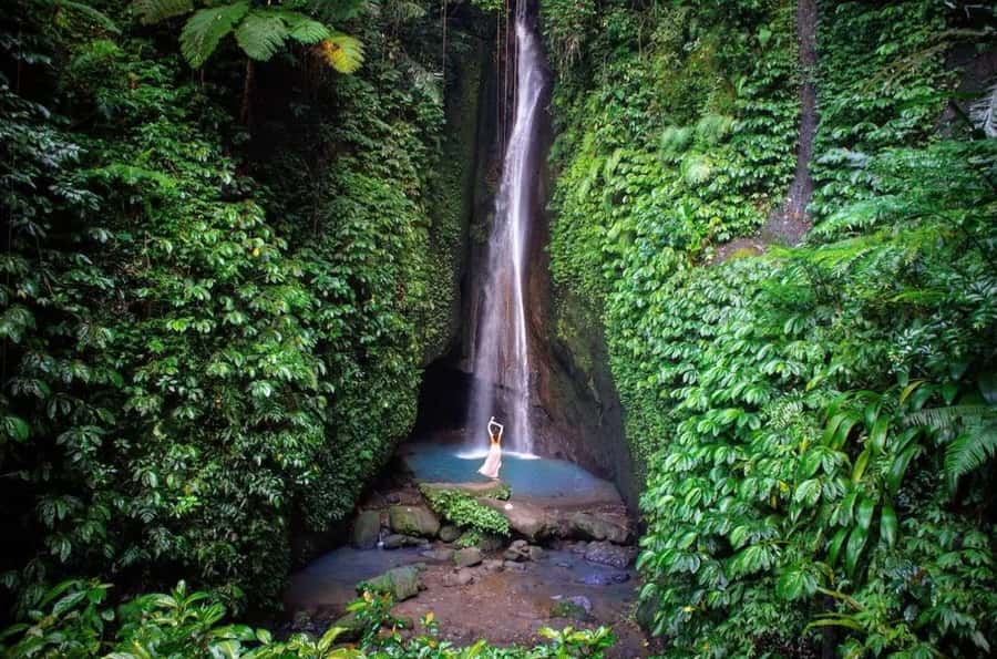 Bali: Leke Leke, Munduk, & Banyumala Waterfalls Private Tour - Munduk brings coffee country and cool forest air