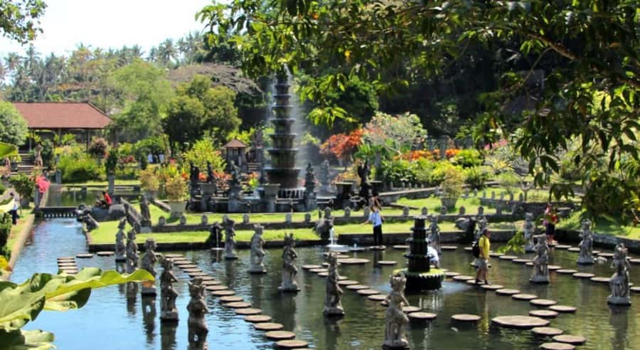 Bali: Lempuyang Temple, Tirta Gangga, and Taman Ujung Tour - Transport, timing, and driver communication