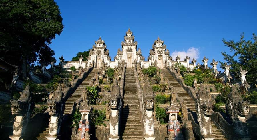 Bali: Lempuyang Temple, Tirta Gangga, and Taman Ujung Tour - What to bring and how to dress