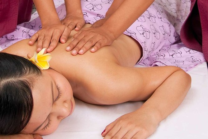 Bali Luxury Spa 2 Hour massage & Flower bath - Starting with the Thalaso foot wash